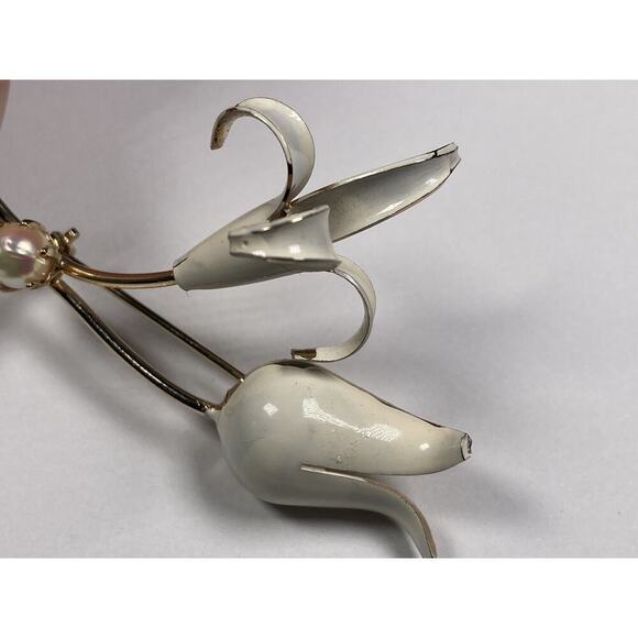 Vintage Ivory Enamel Tulip Lily Flower Gold Tone Stem Faux Pearl Pin Brooch - Picture 5 of 9